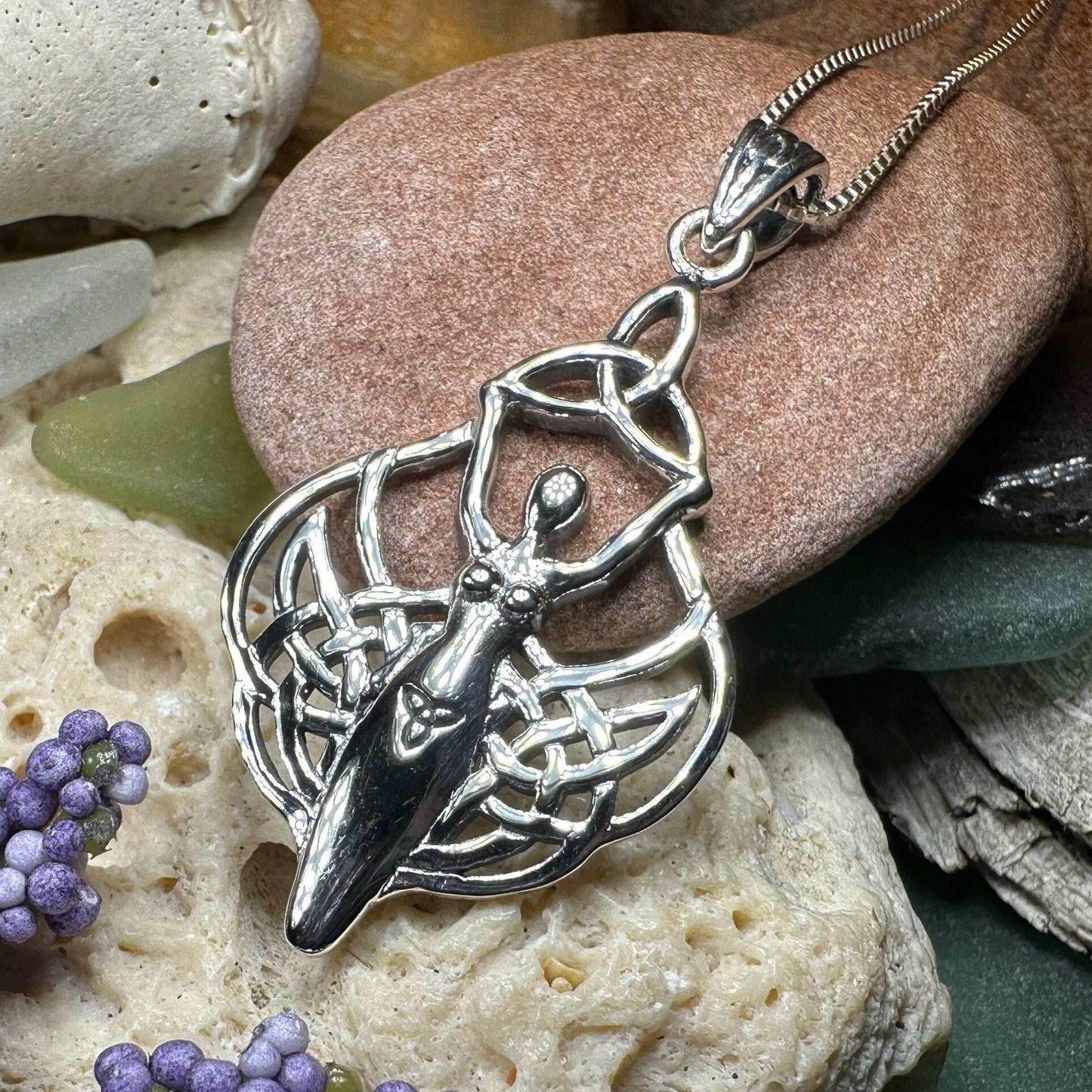 Danara Danu Goddess Necklace - 18