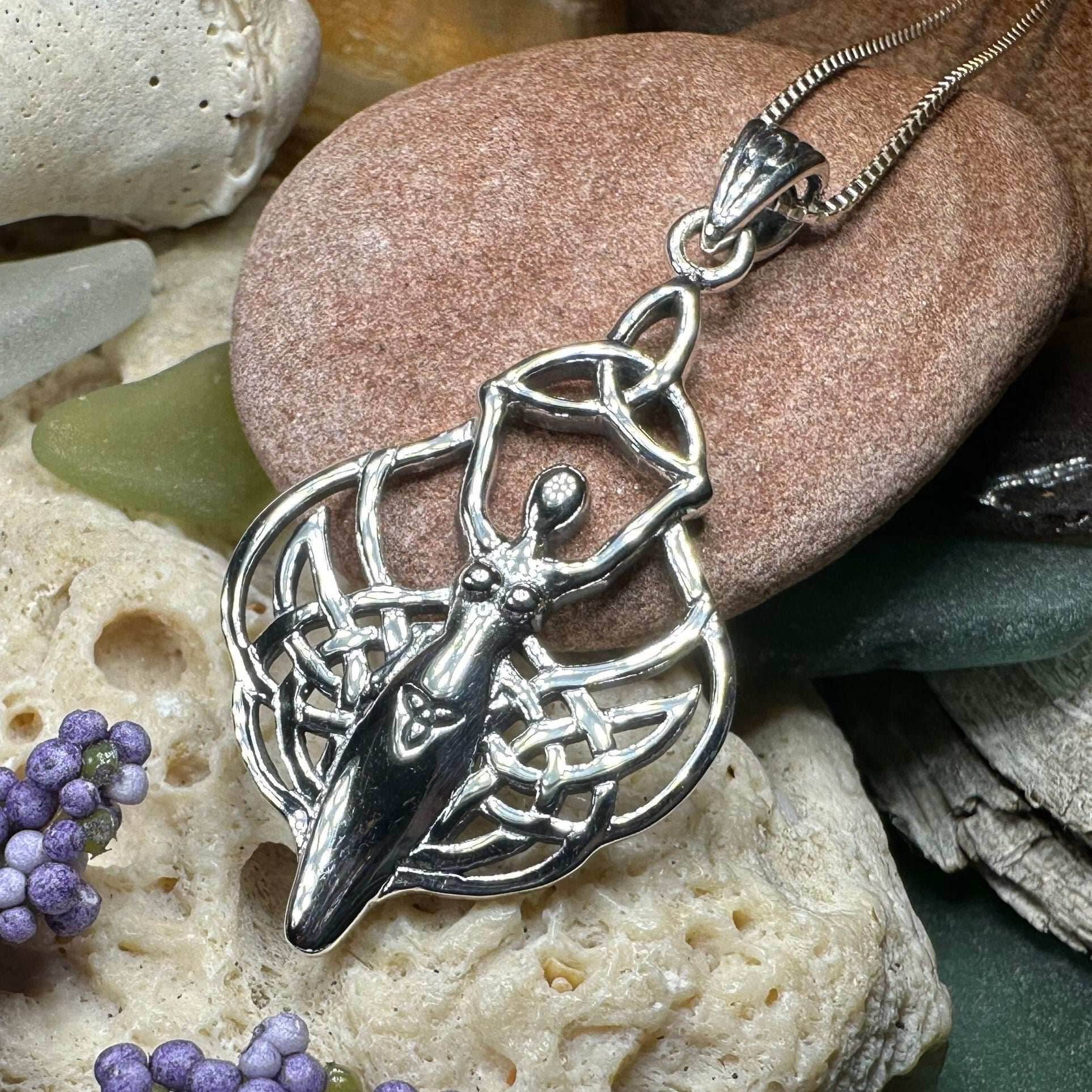 Danara Danu Goddess Necklace - 18