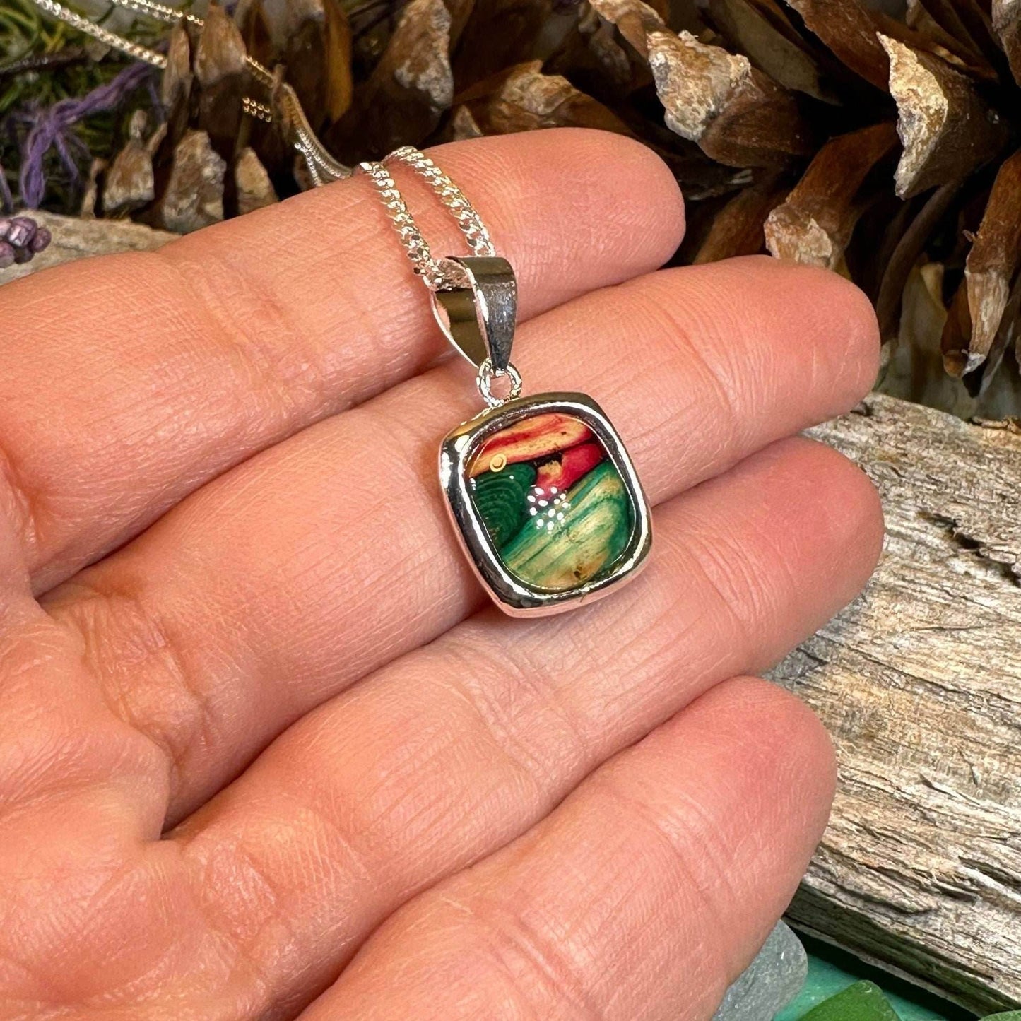 Mira Heathergems Celtic Necklace - Red/Green/Gold