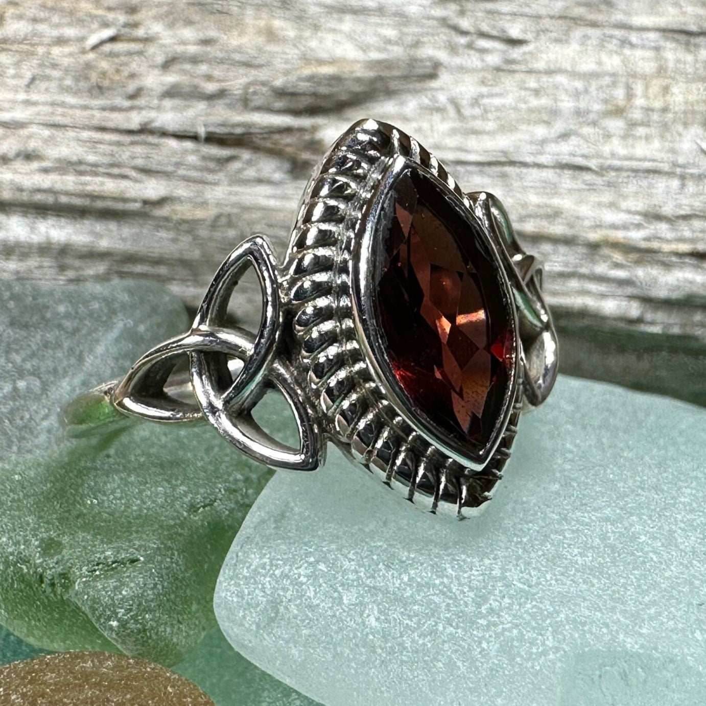 Yasmin Celtic Trinity Knot Ring - 7 / Garnet