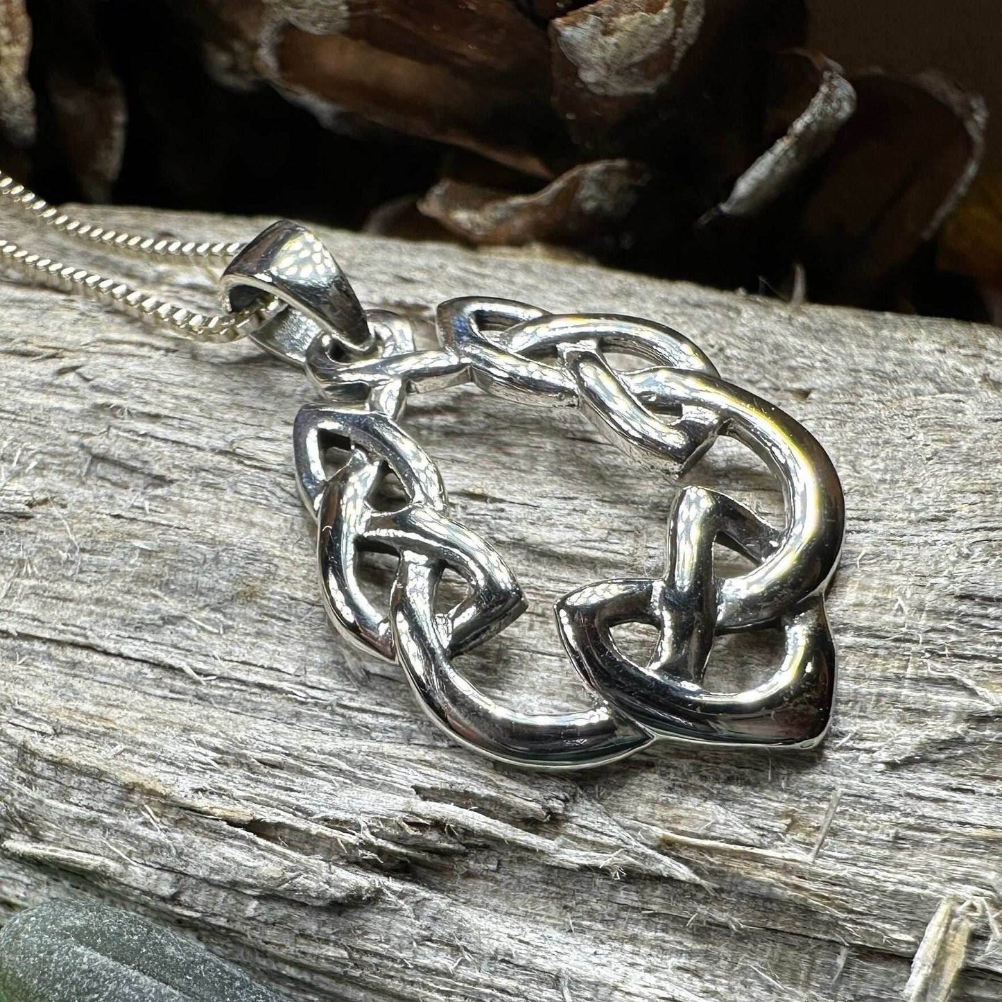 Willow Celtic Knot Necklace - 18