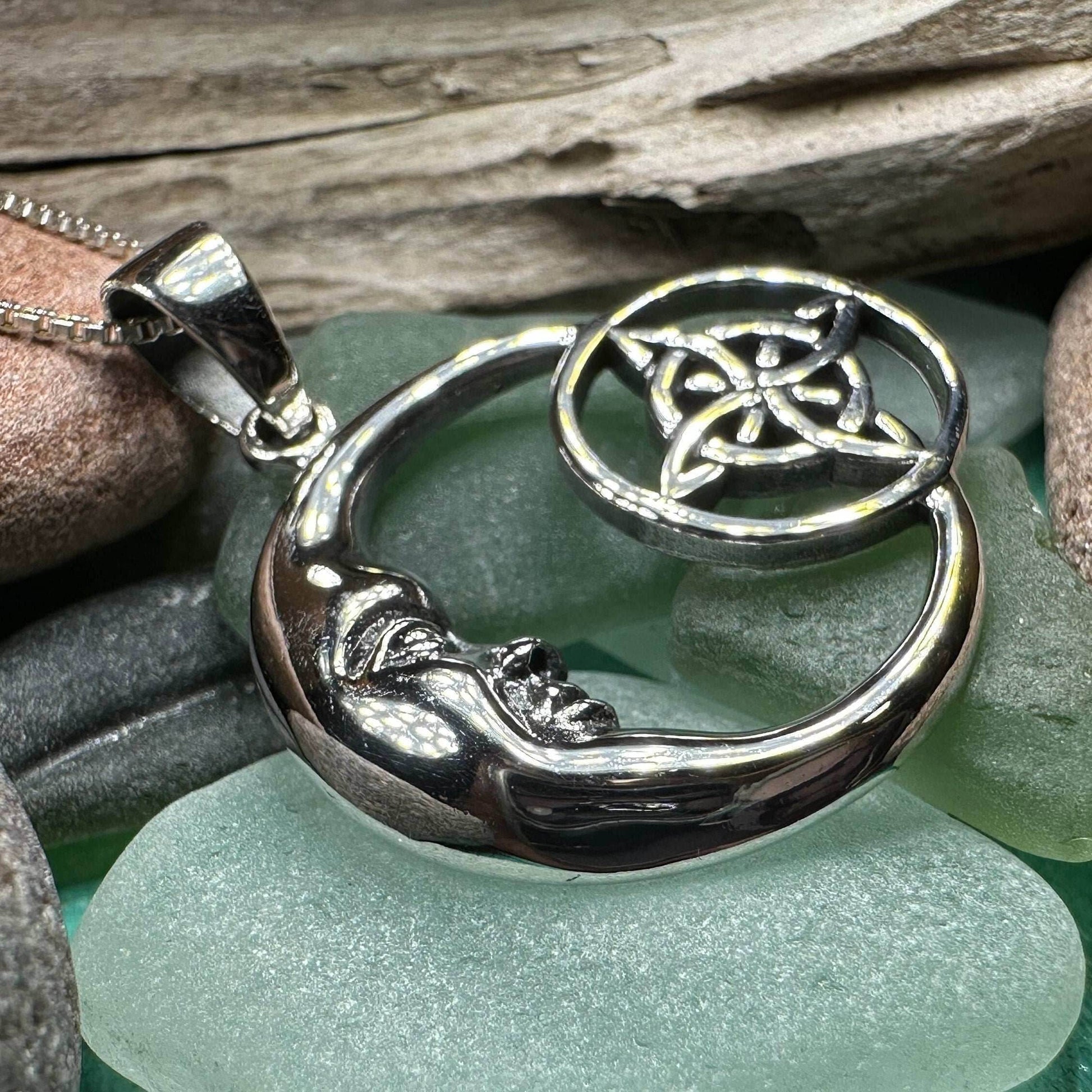 Nightdreamer Crescent Moon Necklace - 18
