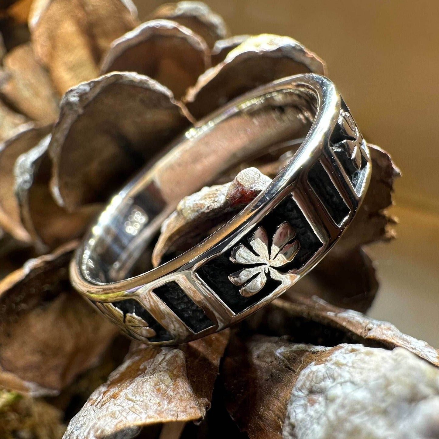 Shamrock Band Ring - 6