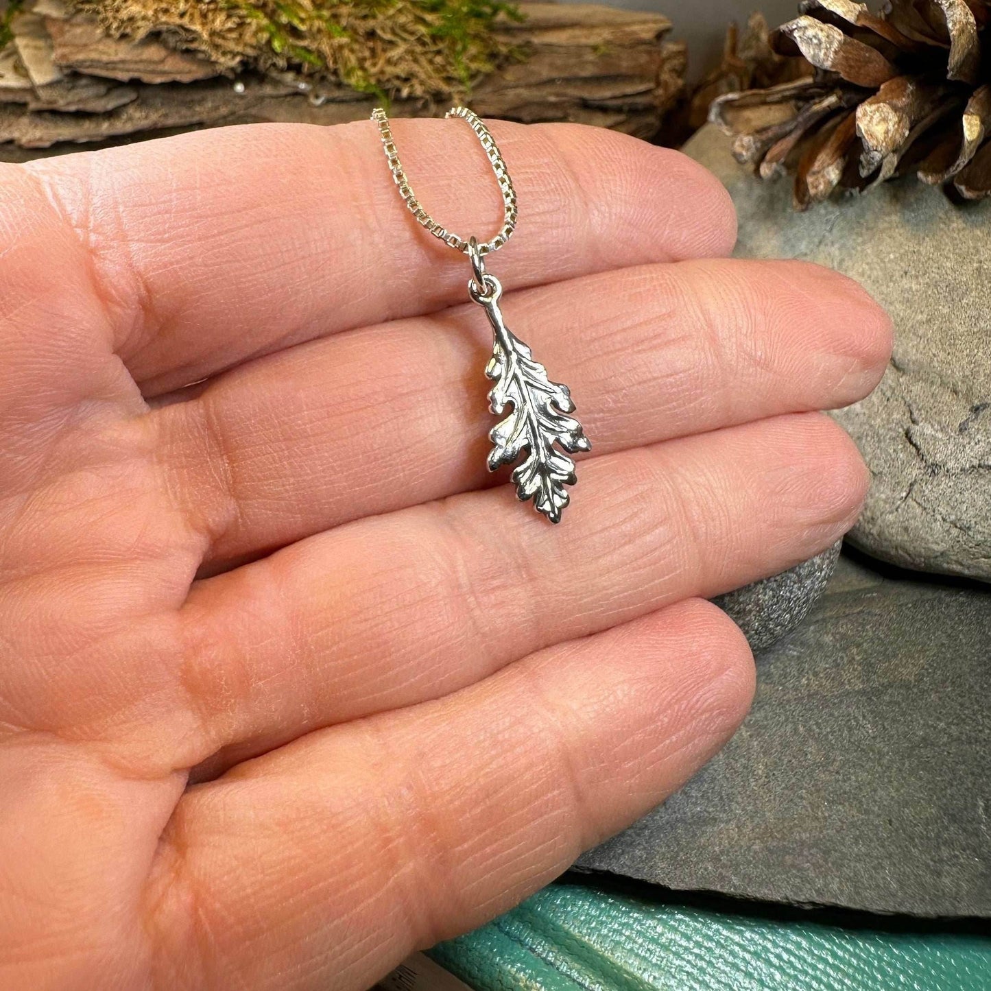Petite Realistic Oak Leaf Necklace - 18