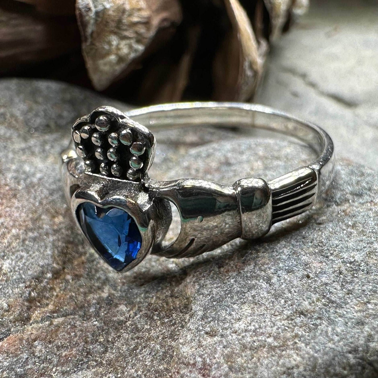 Dunluce Claddagh Ring - 6 / Pink