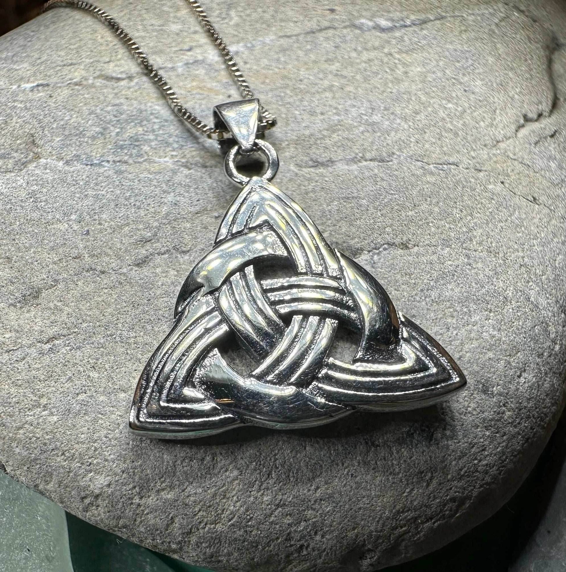 Classic Trinity Knot Necklace - 18