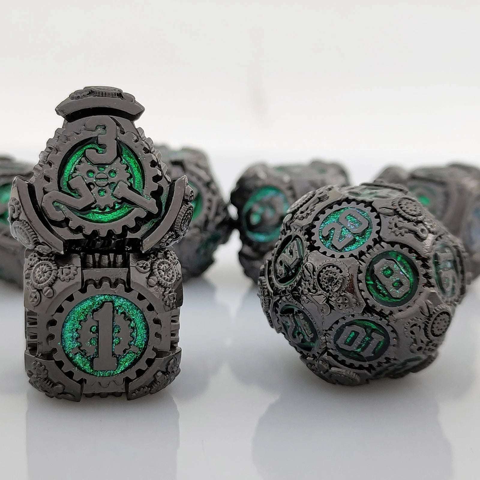 Mechanical Gear Solid Metal DND Dice Set Pearl Gun - Flash Green