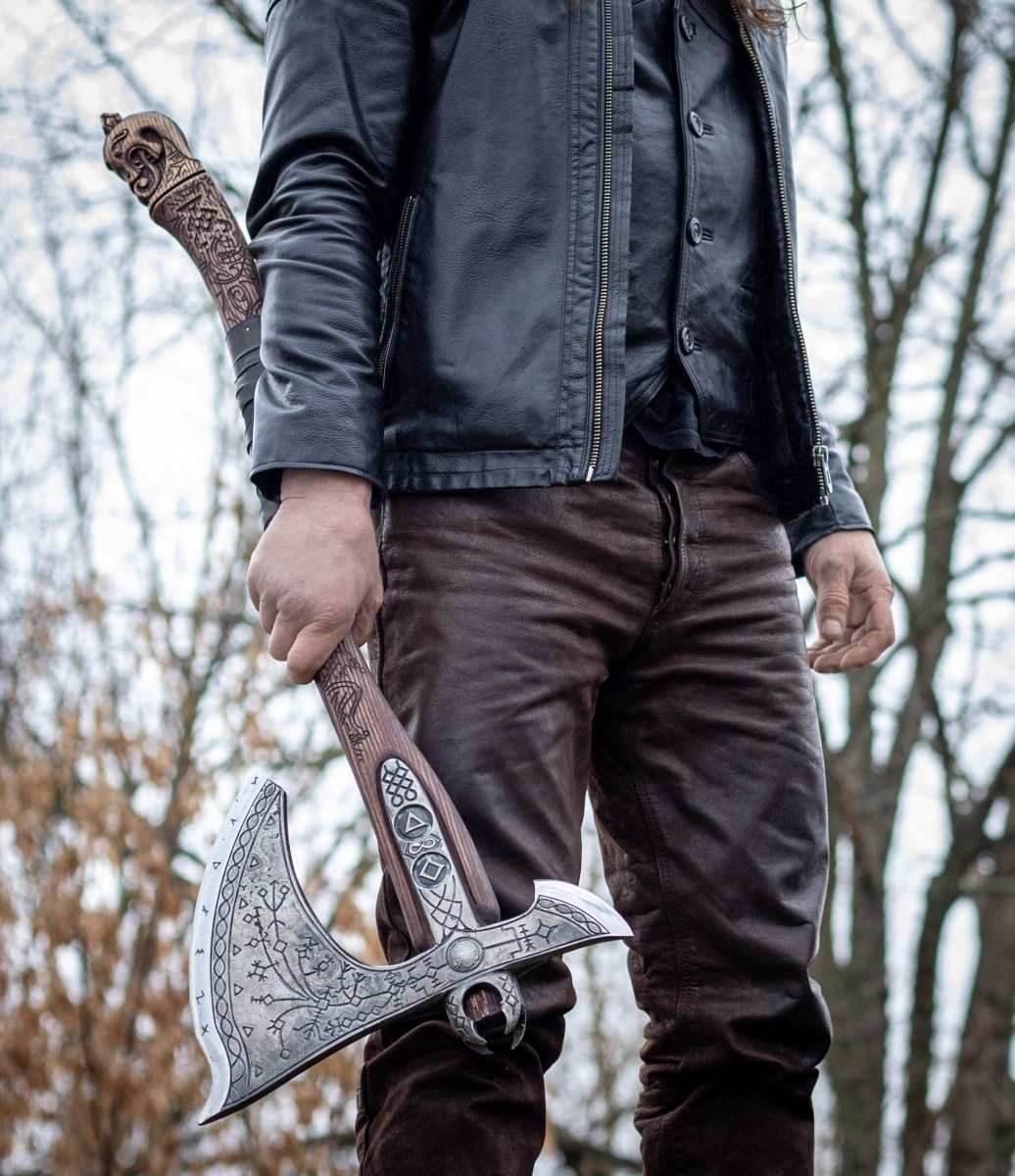 Real Leviathan axe with Glow-in-the-Dar Runes - 