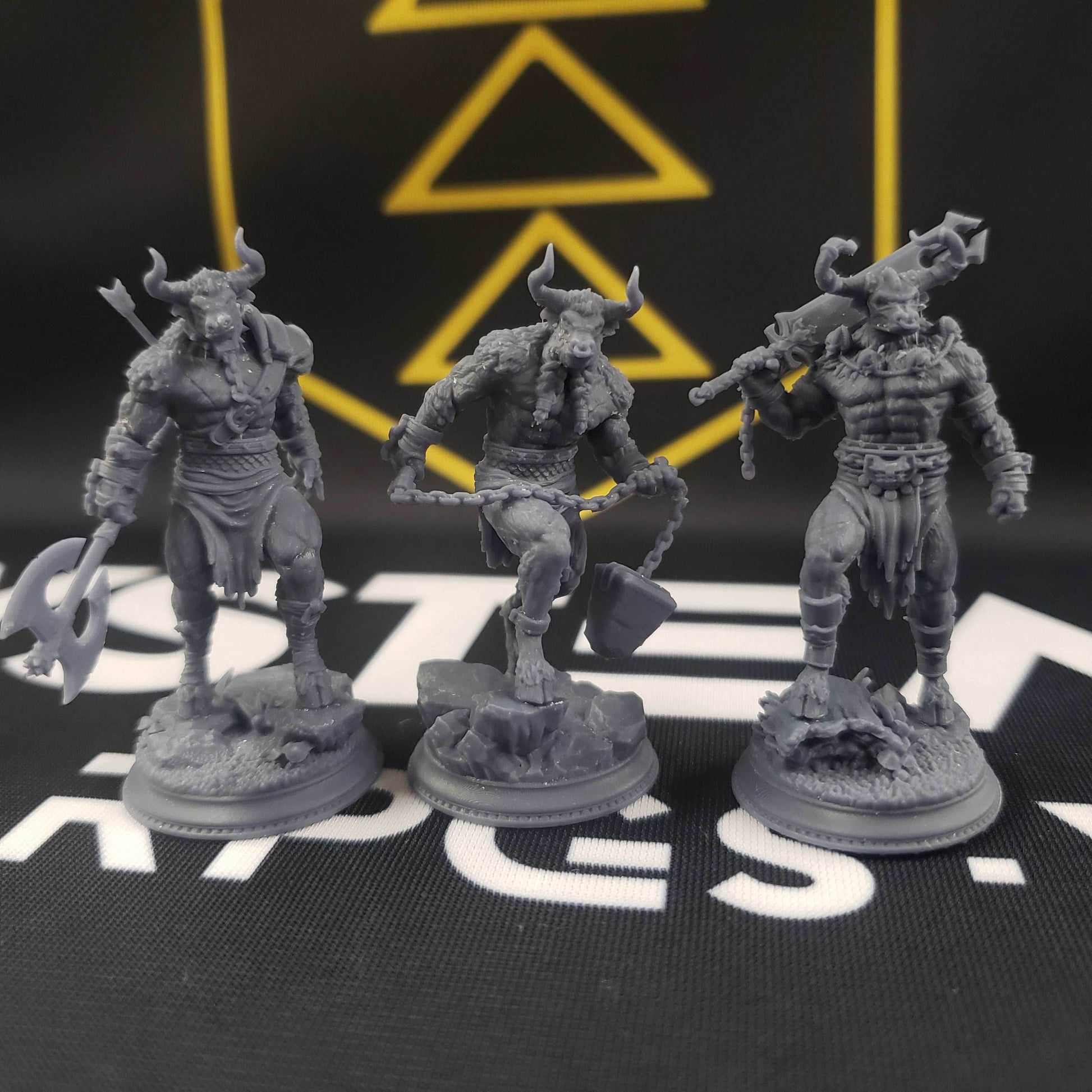 Minotaurs of the Labyrinth's Depths - 32mm Scale / A - Axe