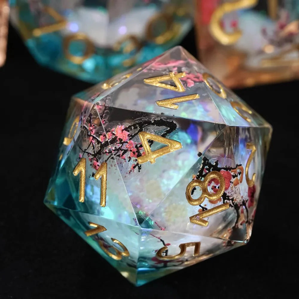 Sharp-edged plum blossom resin DND dice set + gold numbers
