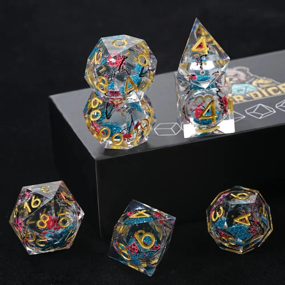 Sharp-edged plum blossom resin DND dice set + gold numbers