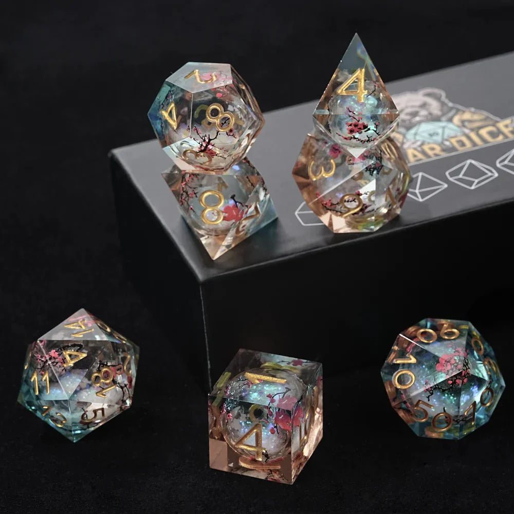 Sharp-edged plum blossom resin DND dice set + gold numbers