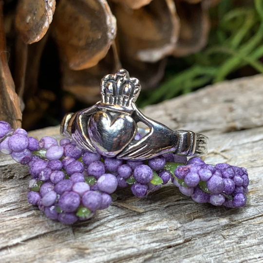 Clara Claddagh Ring